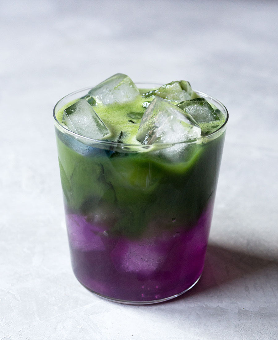 Butterfly Pea Matcha Lemonade: Het kleurveranderende recept