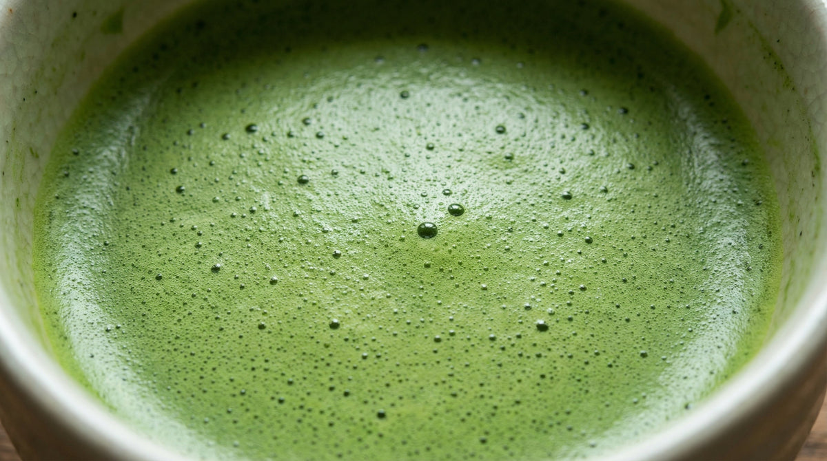 Matcha op een lege maag: mag het en waar let je op?