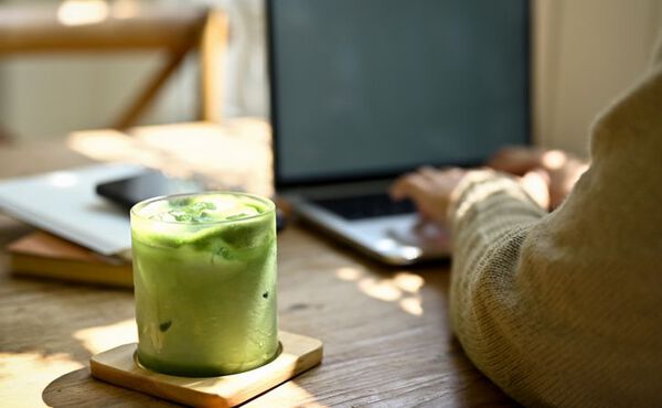 Matcha op Kantoor: het Koffiealternatief zonder Dip
